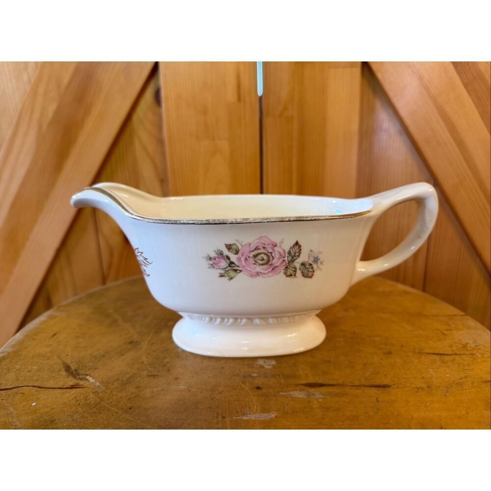 Queen Esther by HOMER LAUGHLIN gravy boat (7107)